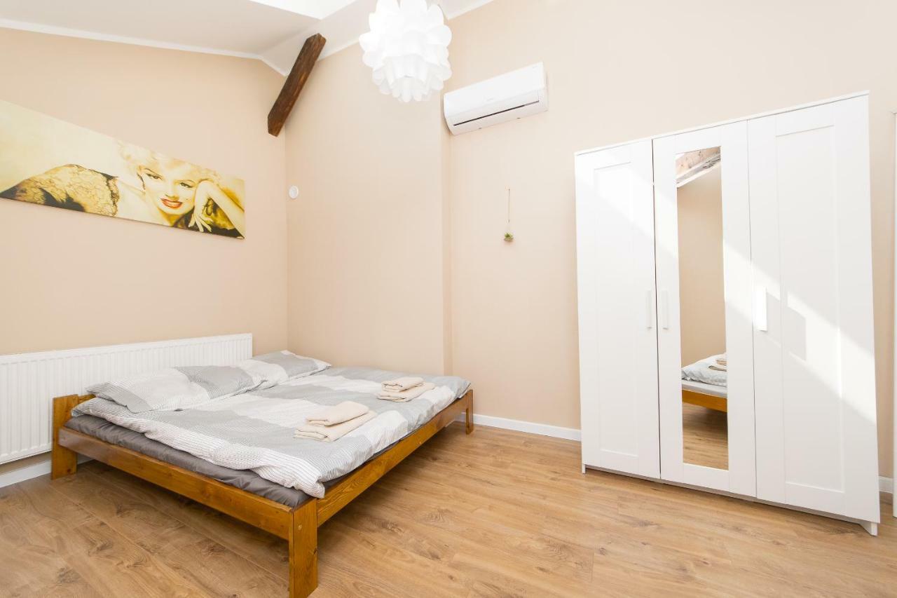 Blue Apartment Old Town Air Condition P4You Pl คราคูฟ ภายนอก รูปภาพ